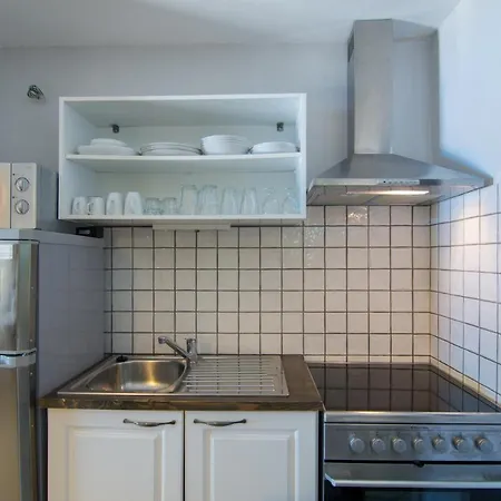 Elaia & No.4 Apartment