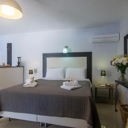 Elaia & No.4