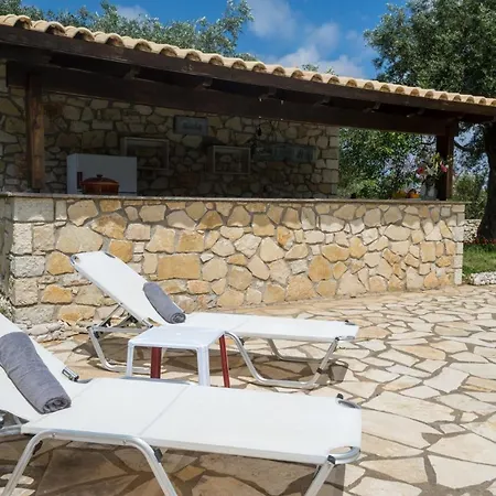 Elaia & No.4 * Gaios